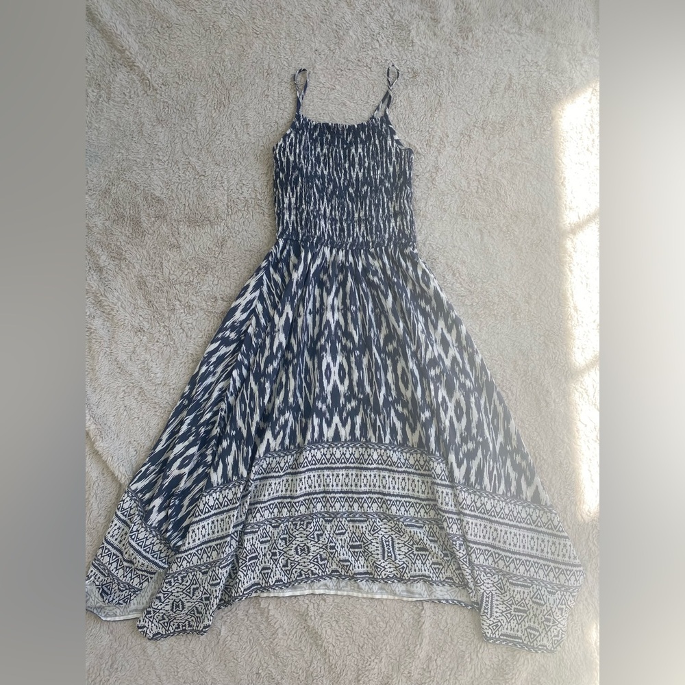 Women’s flowy every season dress